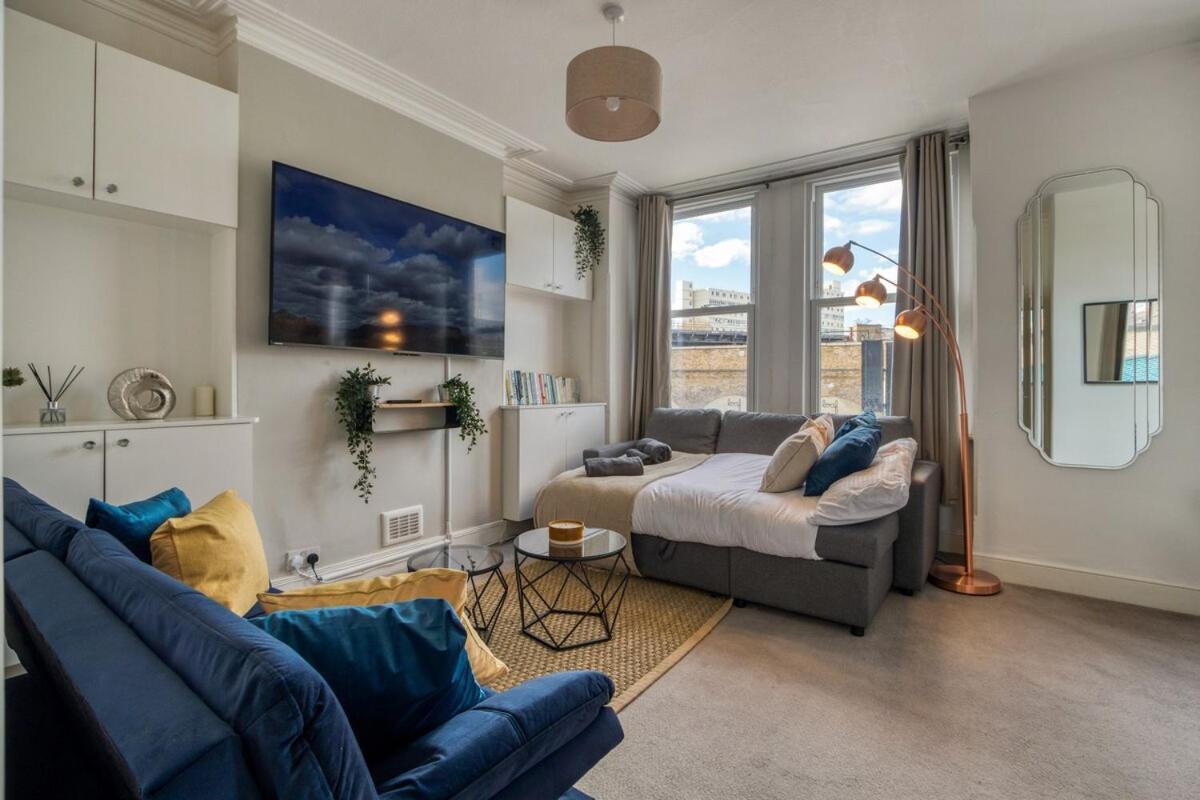 Chic 1bed And Terrace In Battersea Apartment *